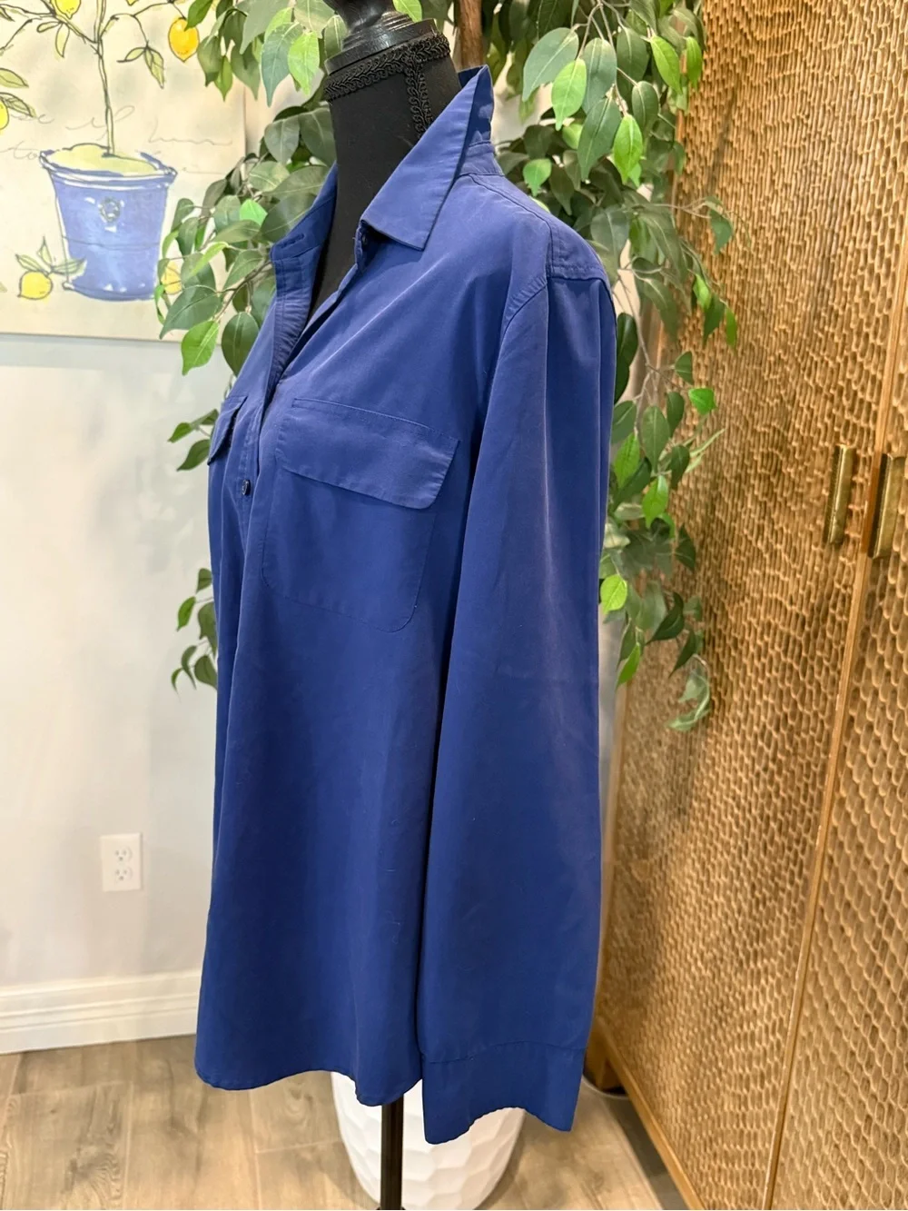 Chico’s Button Down Blouse Women Size 2 Blue Solid Collared Long Sleeves